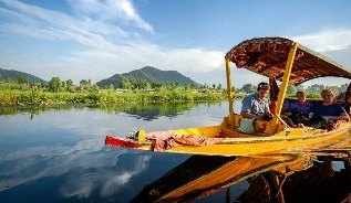 shikara-in-dal-lake